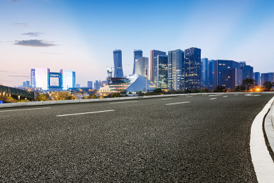 新的柏油路和杭州美丽的城市景观