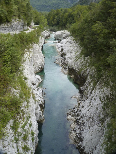 Velika Korita或索卡河大峡谷，Bovec, Slowenien。美丽的瀑布与峡谷在索卡河