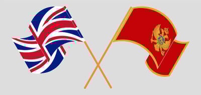 英国和黑山的旗帜交叉挥舞