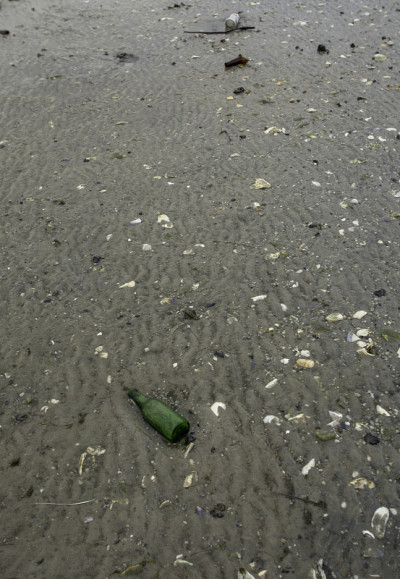纽约长岛琼斯海滩州立公园，海滩上的垃圾