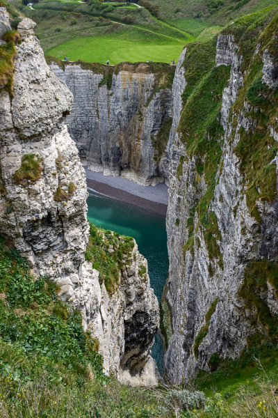 风景优美的埃特尔塔白垩悬崖和大西洋海岸，法国诺曼底的旅游和度假胜地