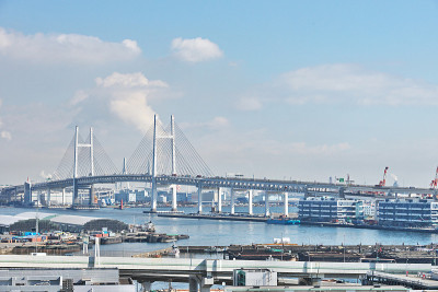 从横滨港的公园山