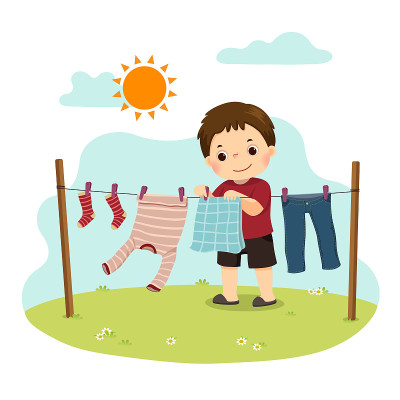 一个小男孩在后院挂衣服的矢量插图卡通。孩子在家做家务的概念。