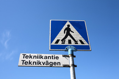 双语路标，芬兰埃斯波Otaniemi