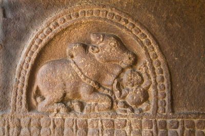 南迪和矮人的Bas浮雕，Aihole