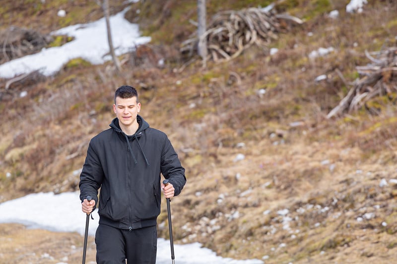 人在高山高原上徒步旅行。大的Planina、斯洛文尼亚