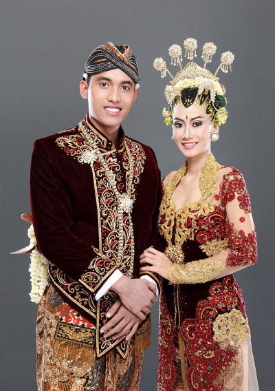 传统爪哇婚礼新人