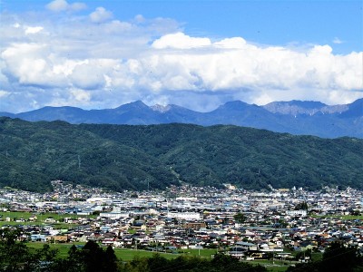 Suwa城的全景在日本阿尔卑斯山，长野县