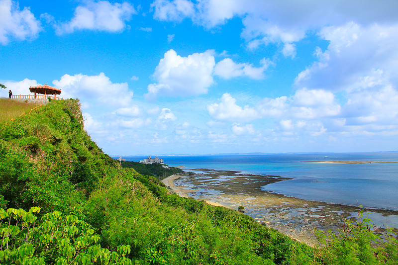 日本冲绳县奇宁角美丽的海岸风光