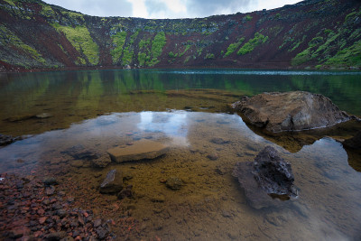 冰岛:克里德火山口湖水清澈湛蓝
