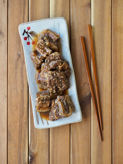 韩国料理蒸牛排骨