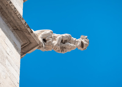 令人惊叹的滴水嘴在Llotja de la Seda(中世纪丝绸交易所)，一个晚期的瓦伦西亚哥特式民