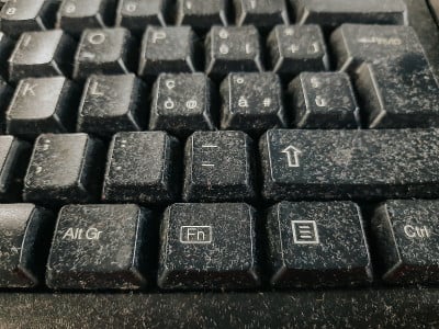 电脑键盘被灰尘弄脏