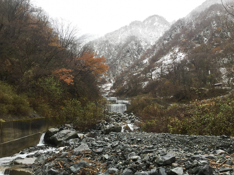 Kurobe峡谷Kurobe河沿岸的风景