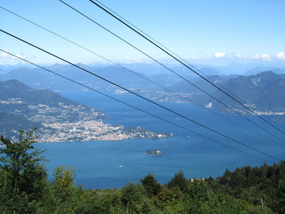 从Mottarone到stressa Lago Maggiore的缆车旅程