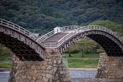 特写金台大桥(Kintaikyo)在阴天