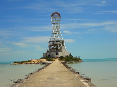 Chetumal墨西哥海滩夏季灯塔建筑标志和地标