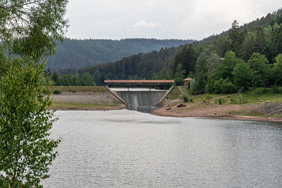 德国黑森林中的讷戈尔德大坝(Nagold Dam)