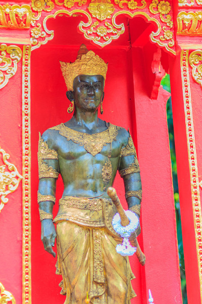 美丽的曼格莱国王雕像，位于泰国清莱玉佛寺。国王芒格雷，又名孟格雷。1262年，他建立了清莱作为他的新