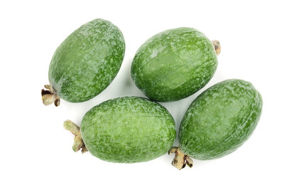 热带水果feijoa Acca sellowiana孤立在白色背景。前视图。平躺模式