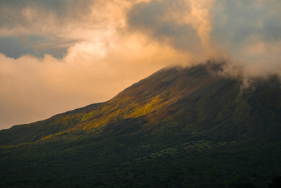 阿雷纳尔活火山的斜坡
