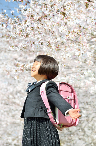 新一年生の女の子(桜)