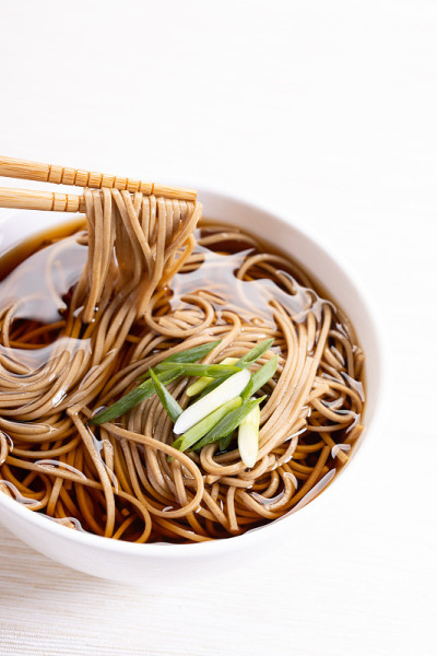 冷荞麦面，扎鲁荞麦面，白碗里