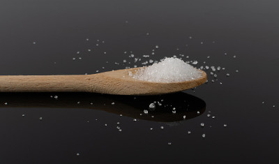 白色柠檬酸粉末，粘土或膨润土质地