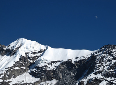 高山之月