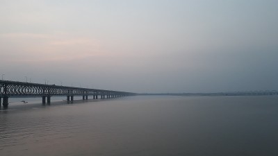 亚洲最长的铁路和公路桥横跨戈达瓦里河，印度拉贾芒德里