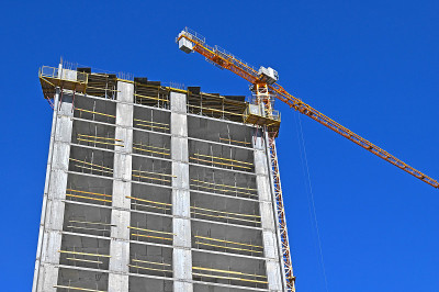 起重机及高层建筑工地