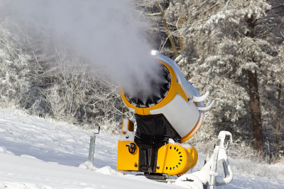 用雪炮制作雪