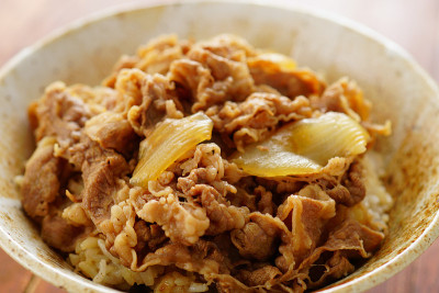 牛肉碗。日本的食物。