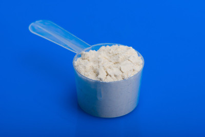 运动补充剂，肌酸，hmb, bcaa，氨基酸或维生素粉测量。运动营养的概念。