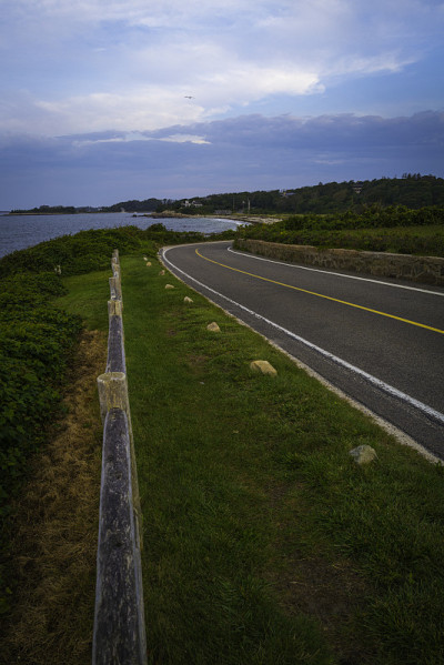 夏天的科德角，郁郁寡乐的海岸公路上浮云密布
