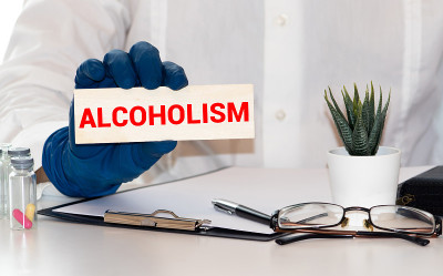 酗酒的词在字典里。酒精中毒的概念,定义
