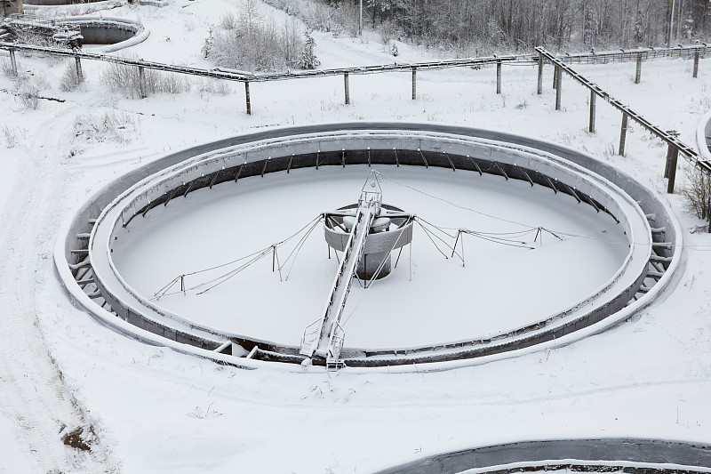 污水处理厂积雪曝气池