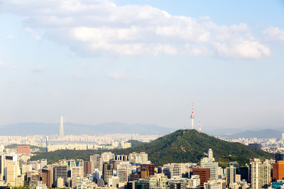 从韩国首尔峨山俯瞰南山塔