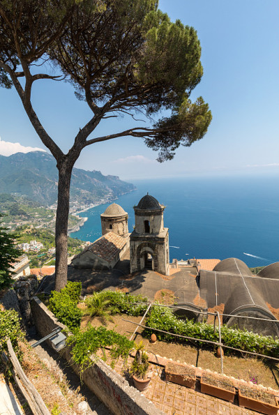 从Villa Rufolo, Ravello, Campania, Italy俯瞰萨莱诺湾