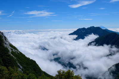 日本南部的主要山峰是阿尔卑斯山和富士山