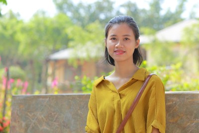 一个去越南乡村旅行的女人