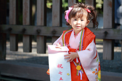 日本女孩在七五三节(3岁)