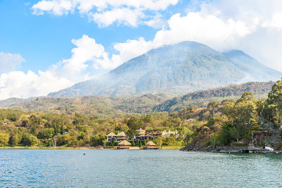 美丽的阿提特兰湖海湾在危地马拉高地，中美洲