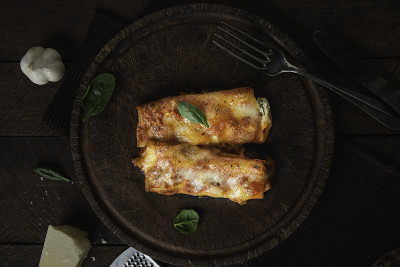 意大利乳清干酪和菠菜Cannelloni