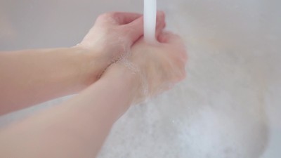 冠状病毒的预防建议。咳嗽时应戴口罩，洗手，用袖子掩口