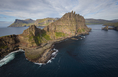 Tindholmur drangarir Gasholmur在法罗群岛