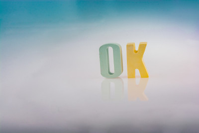 OK这个词用字母块写