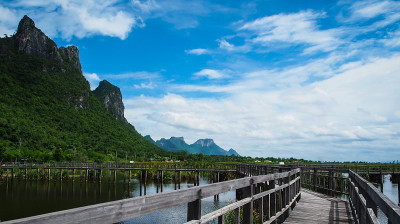 美丽的自然风光，泰国普拉楚布·基里汗Khao Sam Roi Yot山。