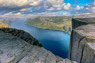 著名和受欢迎的布道石或Prekestolen(讲坛岩石，讲坛，传教士的椅子)，斯特兰德，罗加兰，挪威