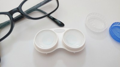 隐形眼镜和眼镜